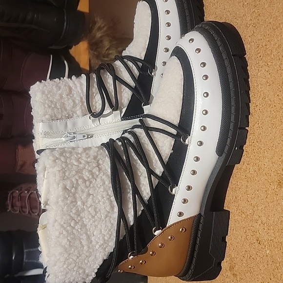 womens booties, size 9 - Picture 2 of 5